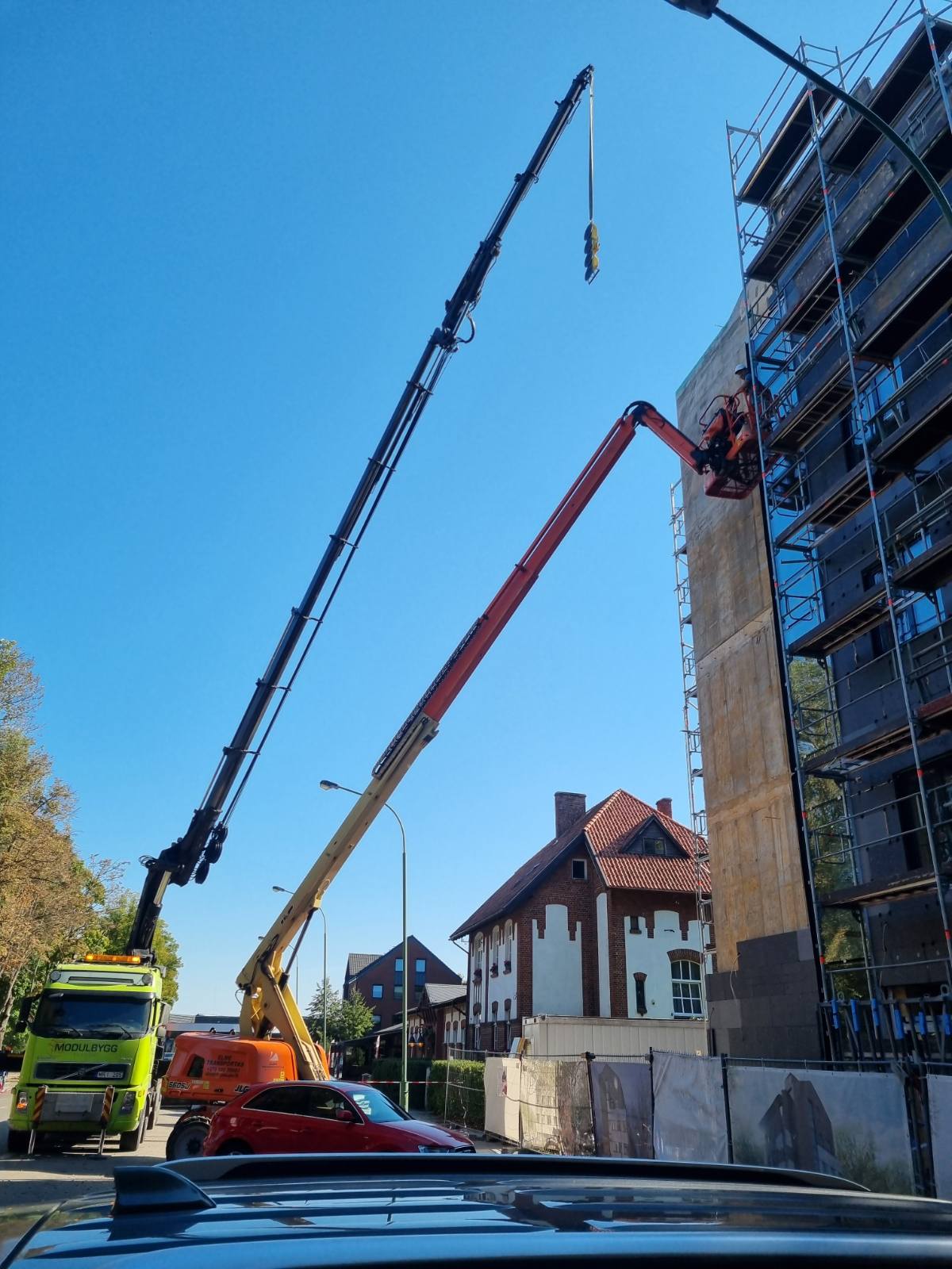 Statybinių medžiagų sukėlimas daugiabučio statybai