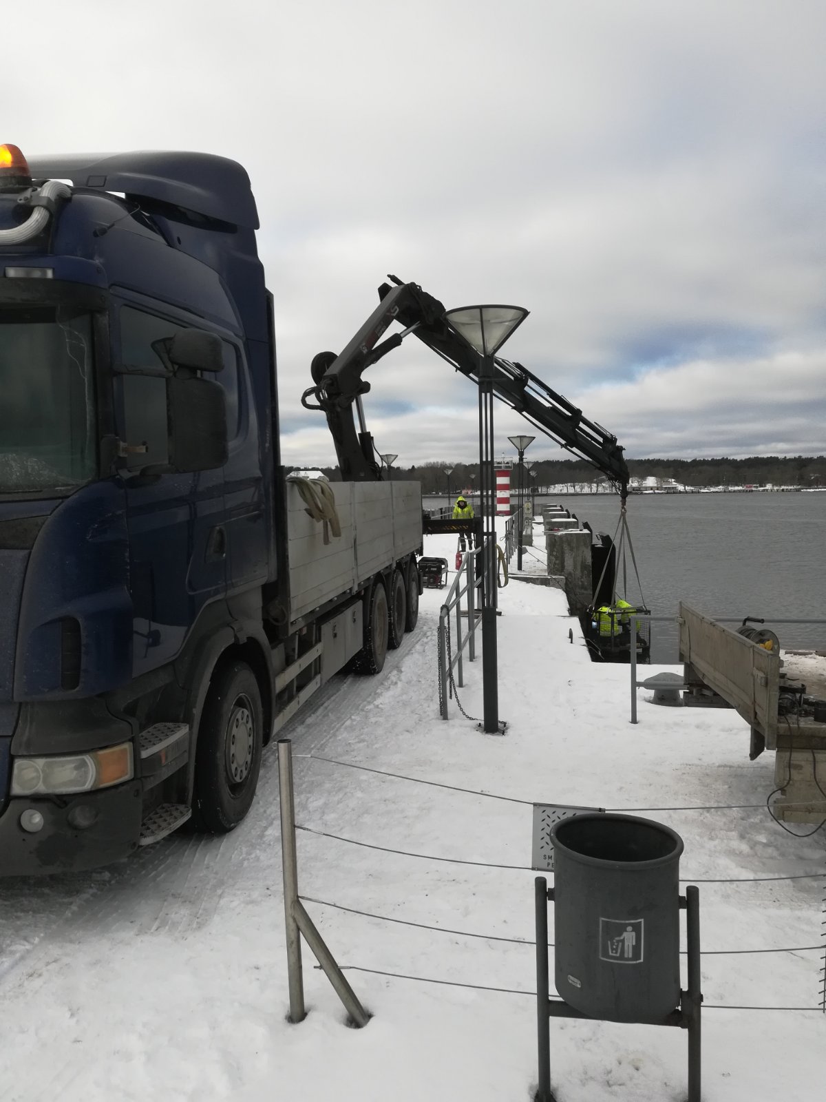 Krovos darbai Scania automobiliu 18m. strėlės ilgis